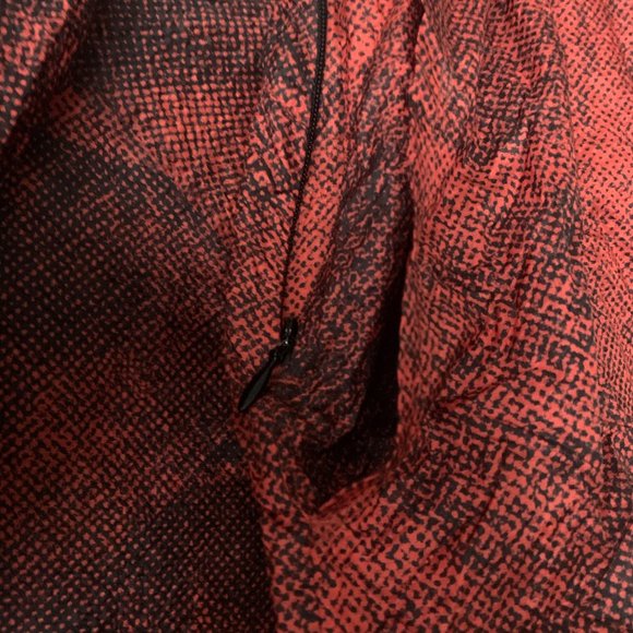 LULULEMON LAB 2 PIECE TOP AND SHORTS RED BLACK - Picture 8 of 9